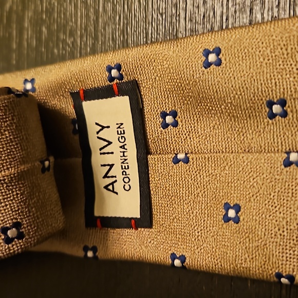 An Ivy Copenhagen Men's Tie - Picture 2 of 2